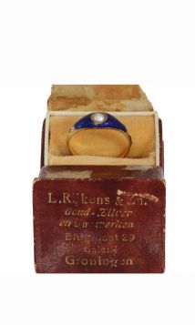 Blauwe emaille met parel 18k antieke gouden ring Frankrijk 1844 foedraal